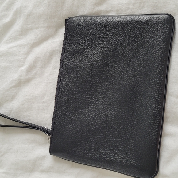 Michael kors wristlet - Picture 4 of 6